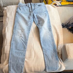 Men’s American Eagle Outfitters Light Wash Skinny Jeans.  Like new.  28X32.